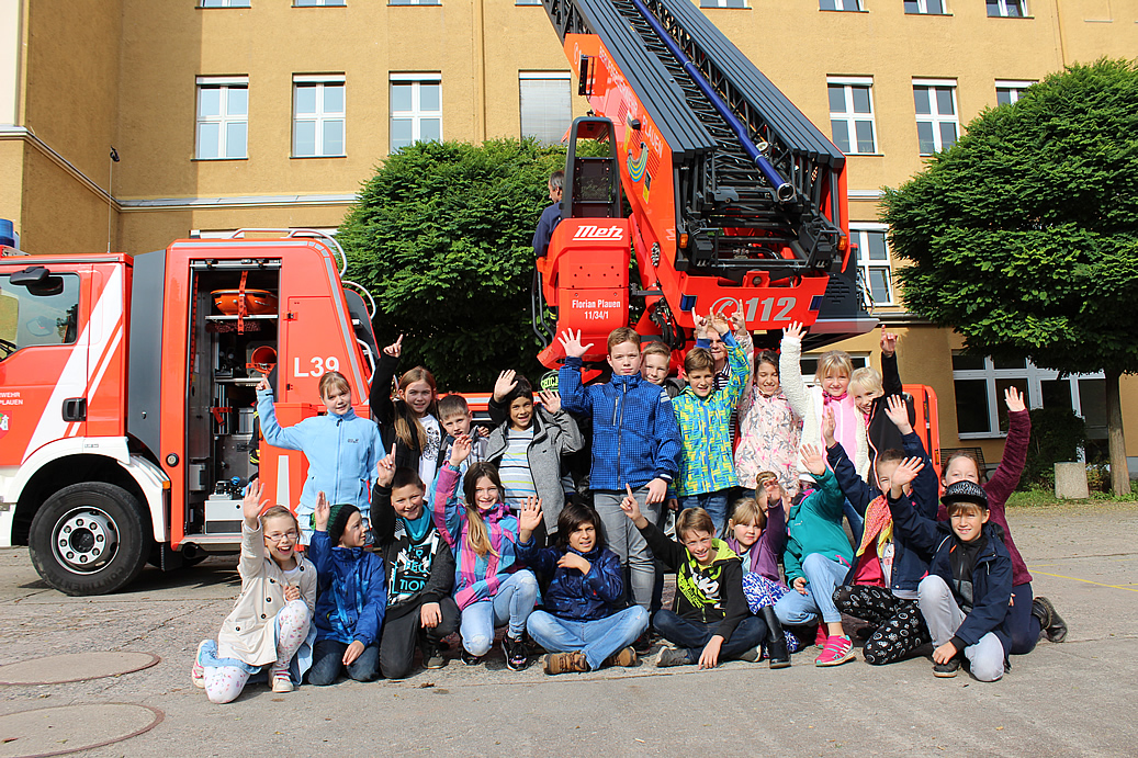 Und hier ein Gruppenbild. ''Wem hat's gefallen''. Schwupps sind alle Hände oben. So soll's sein.