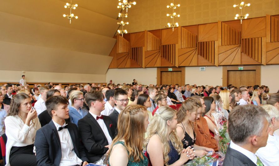 Feierliche Übergabe der Abizeugnisse in der Aula