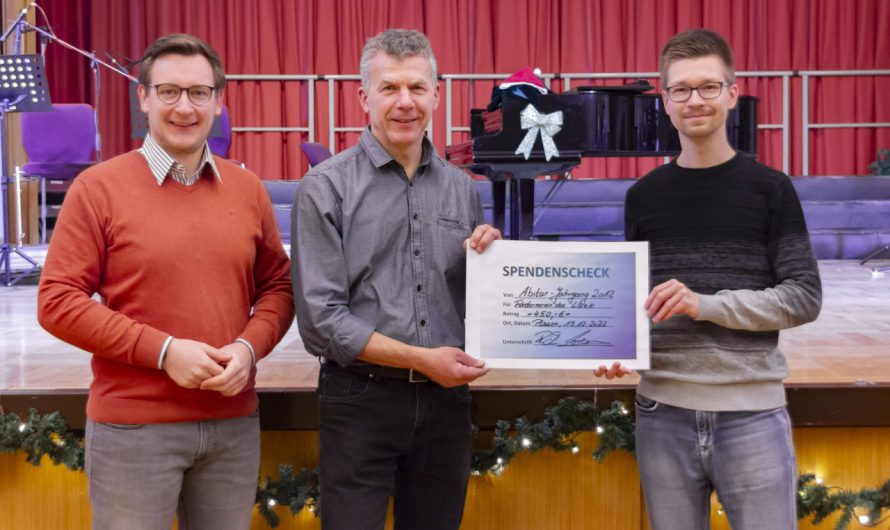 Spendenübergabe der 2012-er Abiturienten an das Lessing-Gymnasium