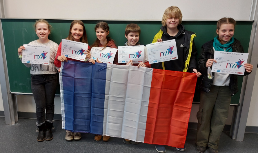 Strahlende Gesichter zur Siegerehrung beim Internet-Teamwettbewerb Französisch