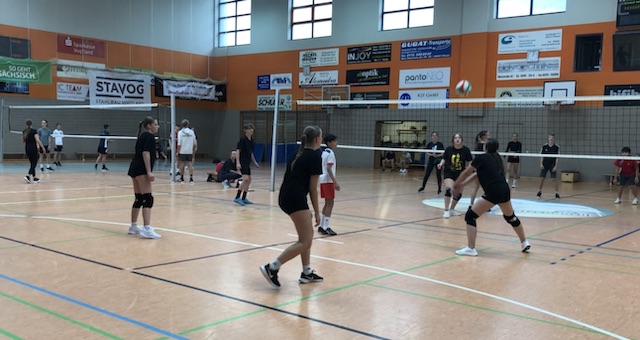 Mit einem zünftigen Volleyball-Turnier geht’s ab in die Herbstferien