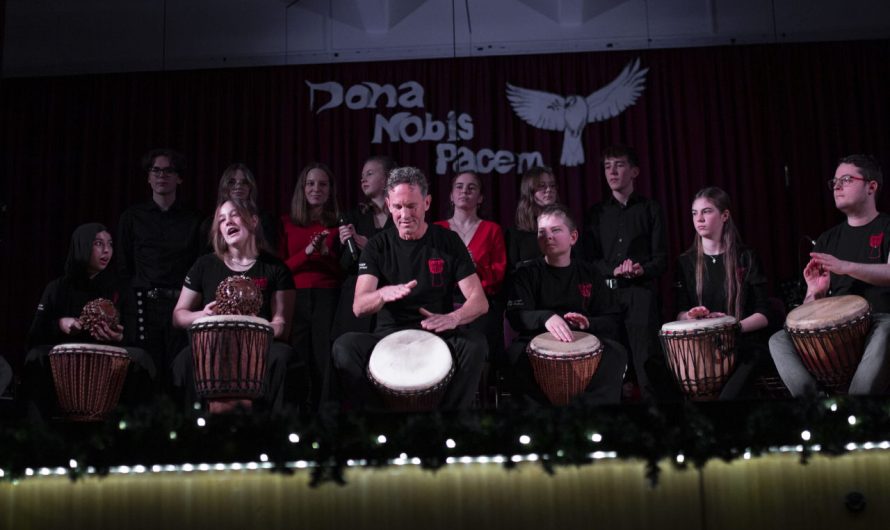 Strahlende Sterne, Klassiker und Moderne: Ein festliches Konzert der Weihnachtsfreude am Lessing-Gymnasium!