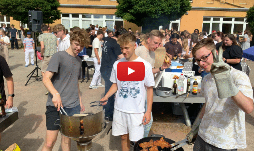Grillparty und Ramba Zamba auf dem Schulhof – Schuljahresabschluss 2025