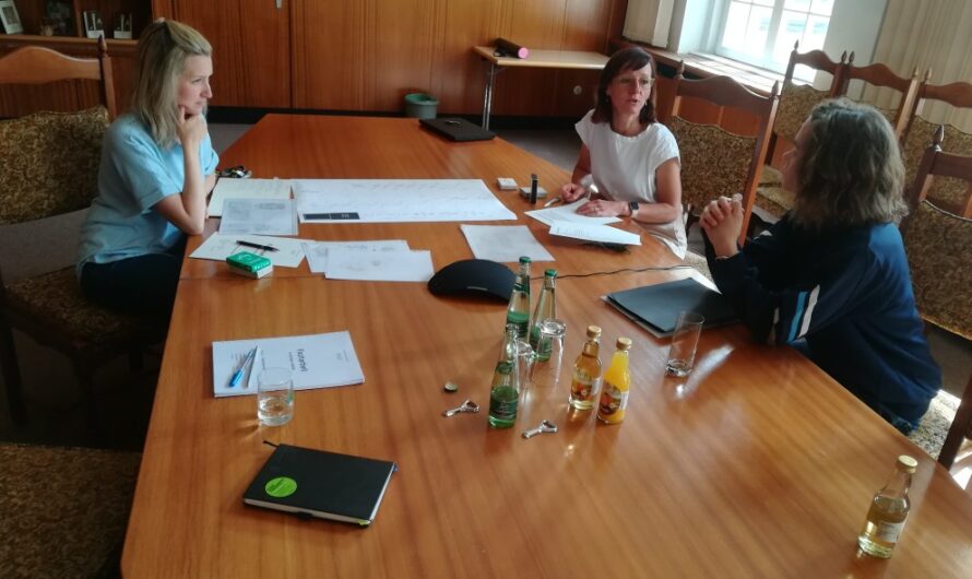 „Gesichter einer Stadt“: Kreative Facharbeit begeistert im Rathaus